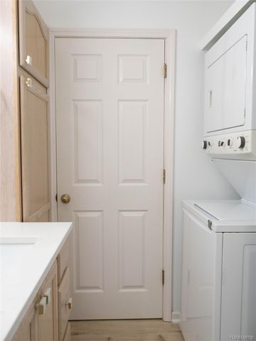 9229 Oakland Drive, Portage, MI 49024