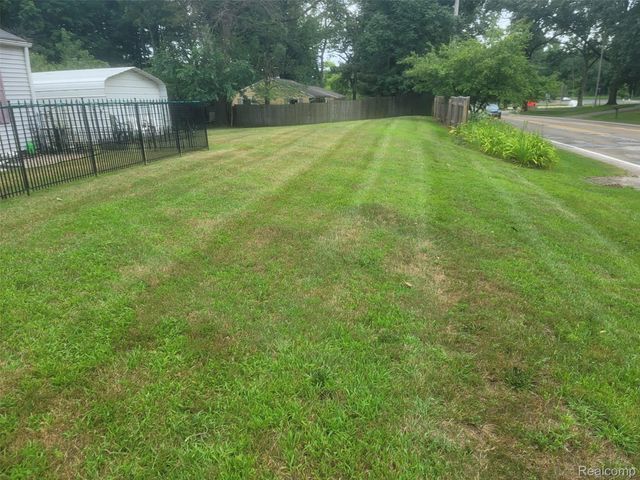 9229 Oakland Drive, Portage, MI 49024