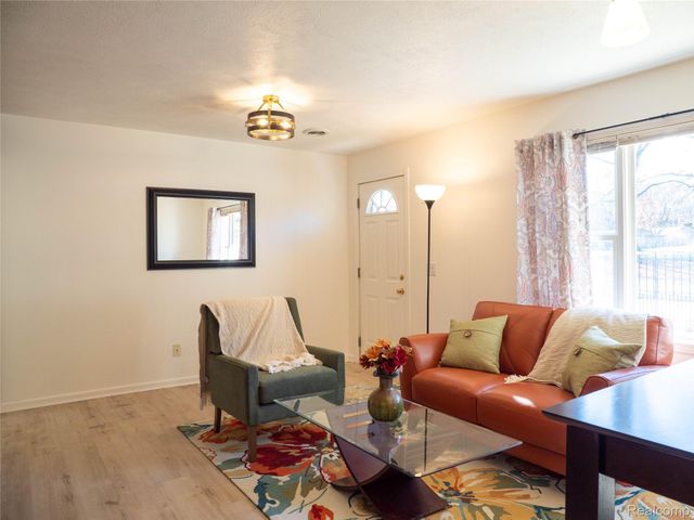 9229 Oakland Drive, Portage, MI 49024