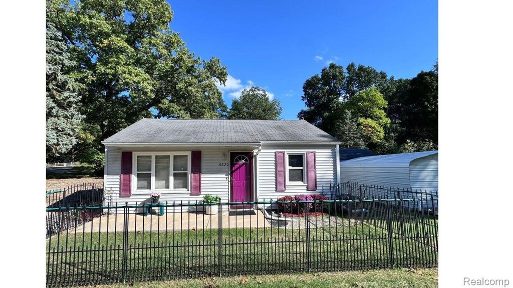 9229 Oakland Drive, Portage, MI 49024