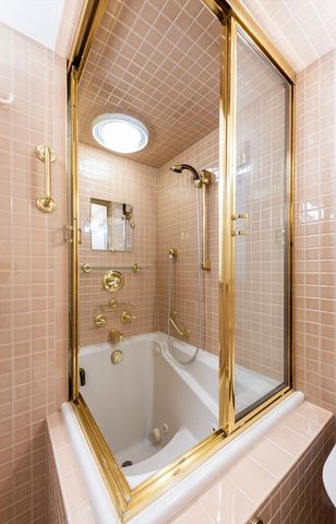 12 Inman St 33, Cambridge, MA 02139