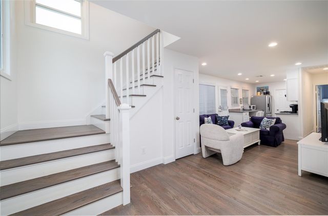 38 California Street House, Long Beach, NY 11561
