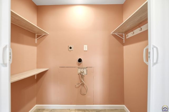 4814 SW Cochise AVE, Topeka, KS 66614