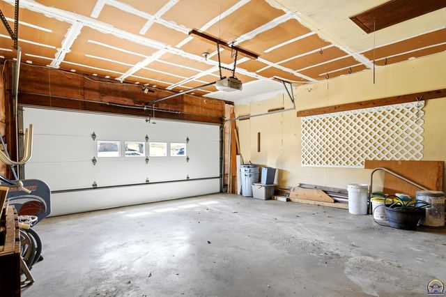 4814 SW Cochise AVE, Topeka, KS 66614