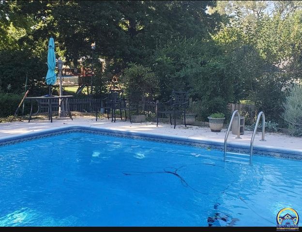 4814 SW Cochise AVE, Topeka, KS 66614