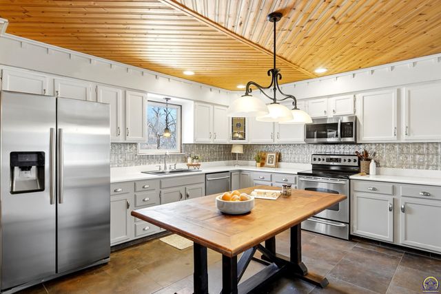 4814 SW Cochise AVE, Topeka, KS 66614