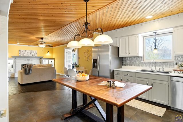 4814 SW Cochise AVE, Topeka, KS 66614