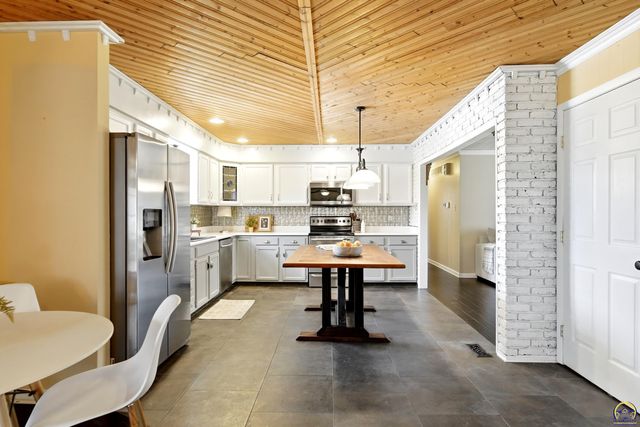 4814 SW Cochise AVE, Topeka, KS 66614