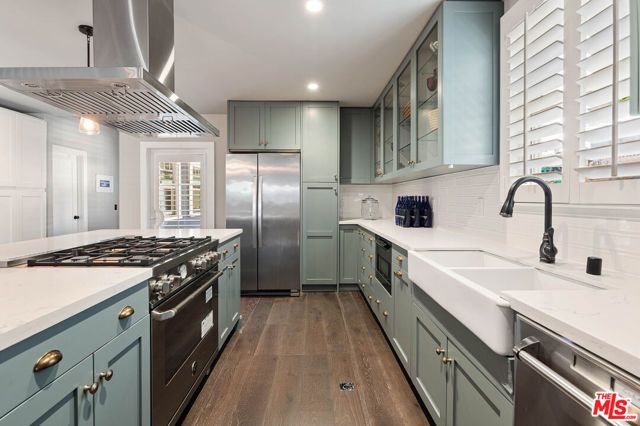 222 N St Andrews Place, Los Angeles, CA 90004