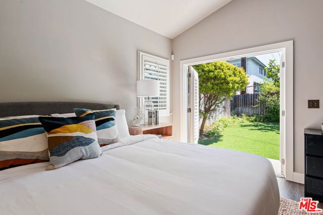 222 N St Andrews Place, Los Angeles, CA 90004