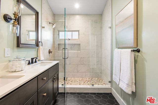 222 N St Andrews Place, Los Angeles, CA 90004
