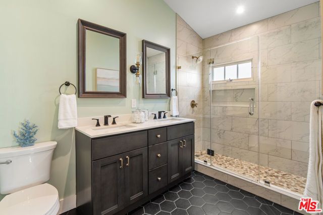222 N St Andrews Place, Los Angeles, CA 90004