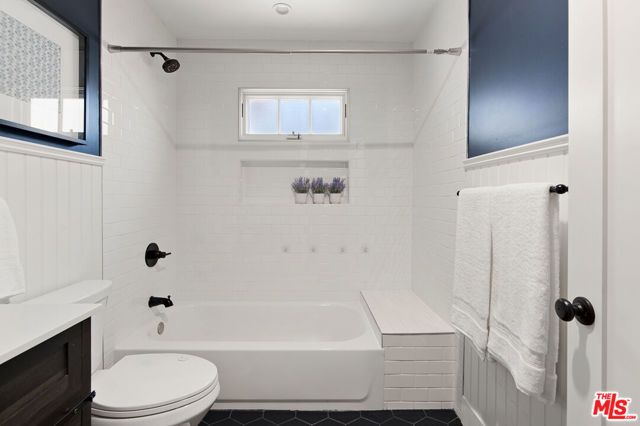 222 N St Andrews Place, Los Angeles, CA 90004