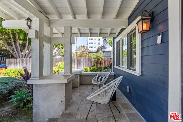 222 N St Andrews Place, Los Angeles, CA 90004