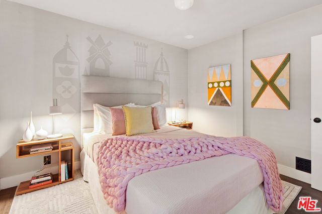 222 N St Andrews Place, Los Angeles, CA 90004
