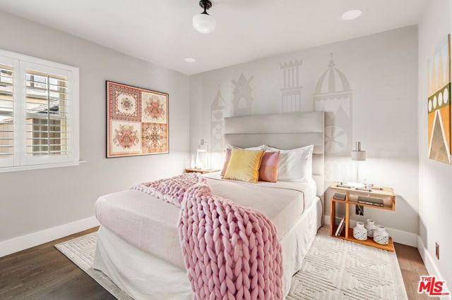 222 N St Andrews Place, Los Angeles, CA 90004