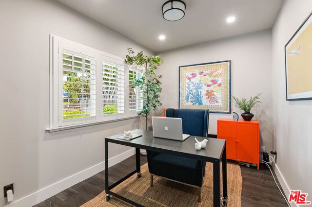 222 N St Andrews Place, Los Angeles, CA 90004