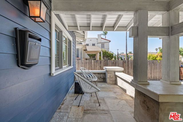 222 N St Andrews Place, Los Angeles, CA 90004