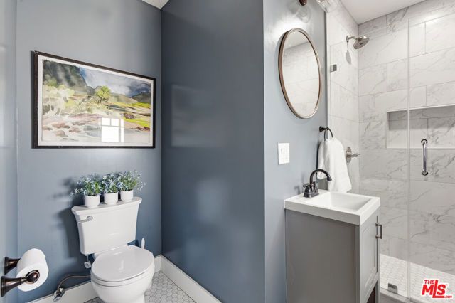 222 N St Andrews Place, Los Angeles, CA 90004