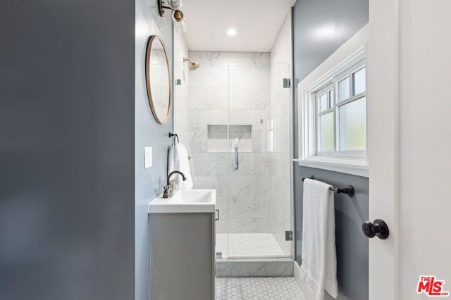 222 N St Andrews Place, Los Angeles, CA 90004