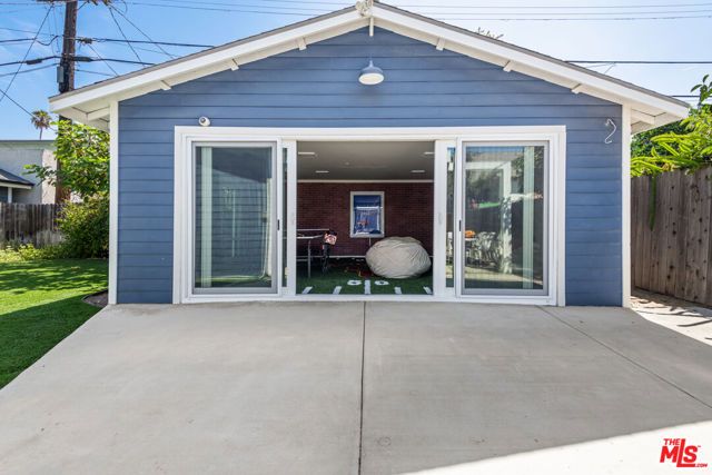 222 N St Andrews Place, Los Angeles, CA 90004