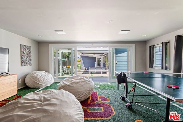 222 N St Andrews Place, Los Angeles, CA 90004