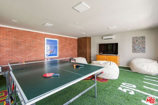 222 N St Andrews Place, Los Angeles, CA 90004