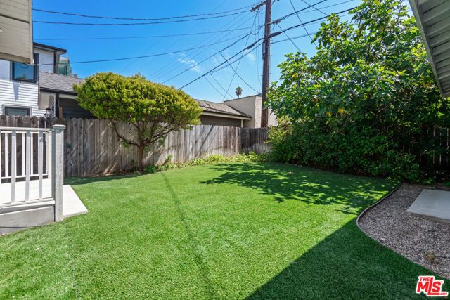 222 N St Andrews Place, Los Angeles, CA 90004