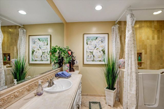 15969 Via De Las Palmas, Rancho Santa Fe, CA 92091
