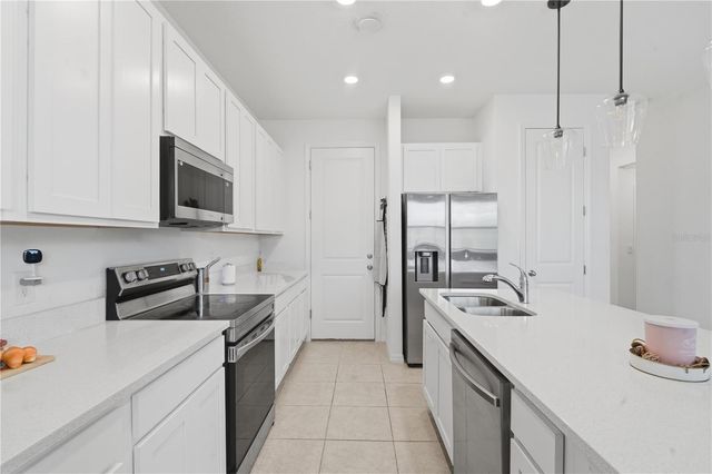 832 LONGBOAT DRIVE, Davenport, FL 33896