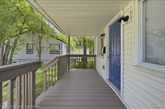 1140 E Elza Avenue, Hazel Park, MI 48030