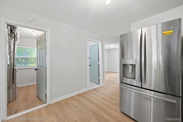 1140 E Elza Avenue, Hazel Park, MI 48030