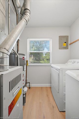 1140 E Elza Avenue, Hazel Park, MI 48030