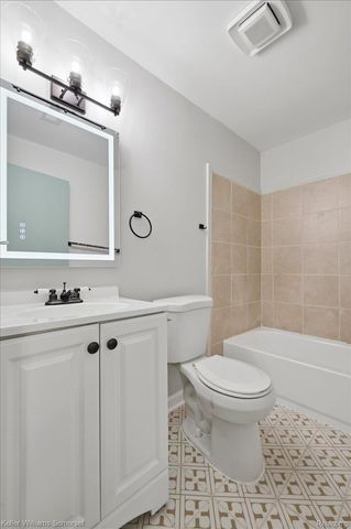 1140 E Elza Avenue, Hazel Park, MI 48030
