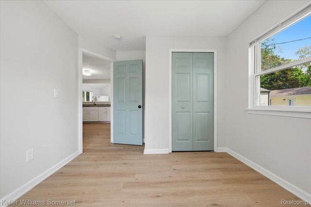 1140 E Elza Avenue, Hazel Park, MI 48030