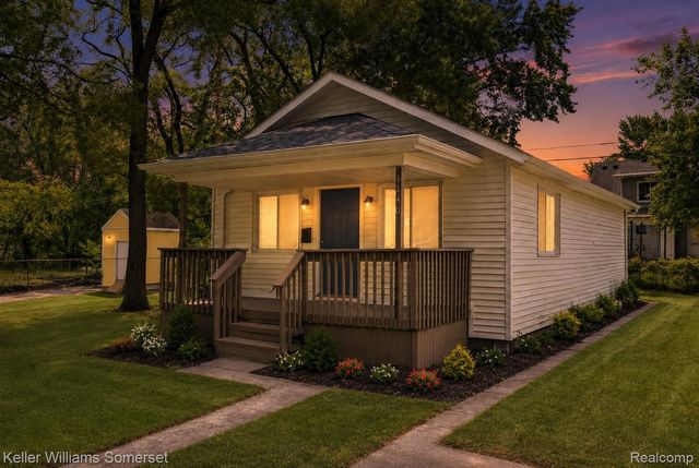 1140 E Elza Avenue, Hazel Park, MI 48030