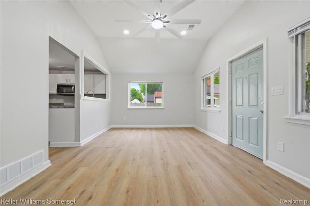1140 E Elza Avenue, Hazel Park, MI 48030