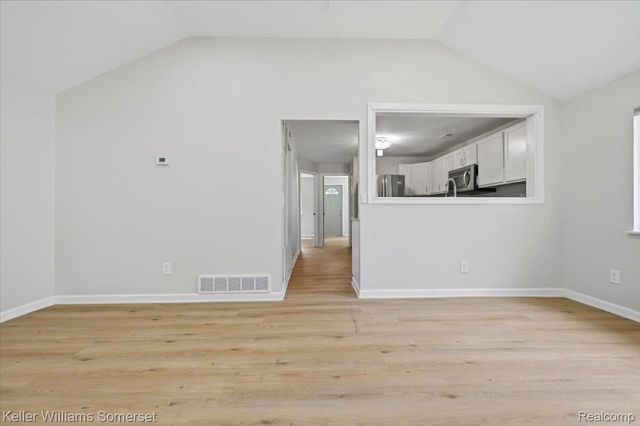 1140 E Elza Avenue, Hazel Park, MI 48030