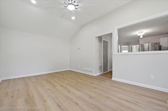 1140 E Elza Avenue, Hazel Park, MI 48030