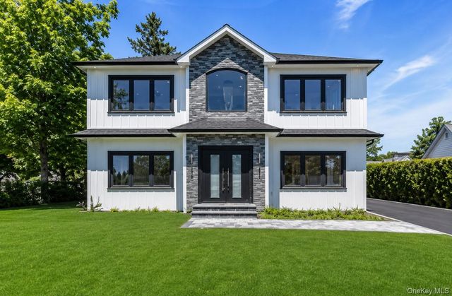 118 W Cherry Street, Hicksville, NY 11801