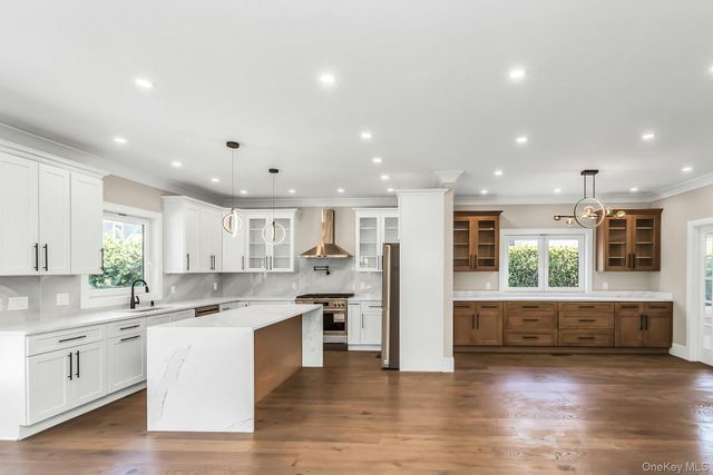 118 W Cherry Street, Hicksville, NY 11801