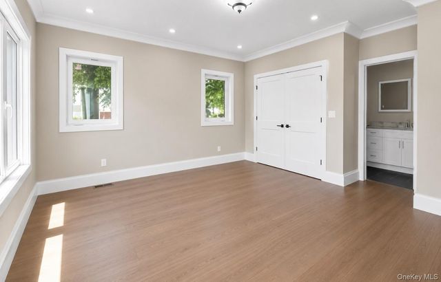 118 W Cherry Street, Hicksville, NY 11801