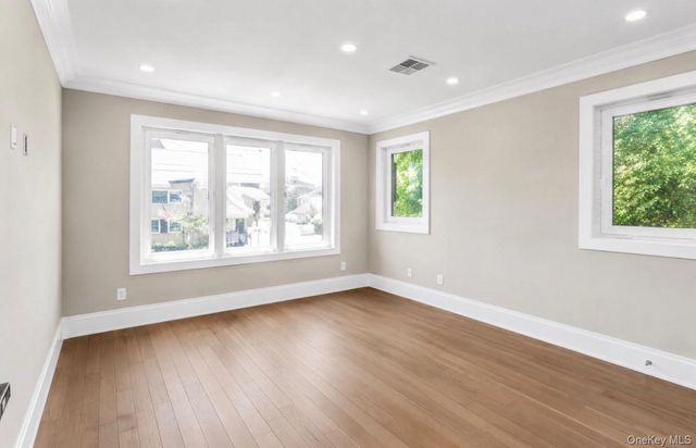 118 W Cherry Street, Hicksville, NY 11801