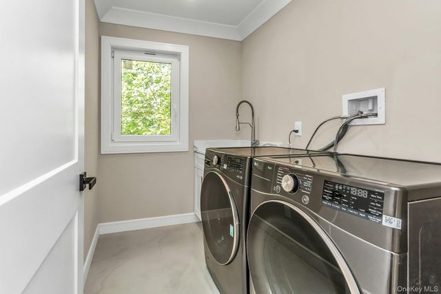 118 W Cherry Street, Hicksville, NY 11801