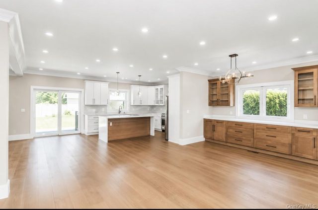 118 W Cherry Street, Hicksville, NY 11801