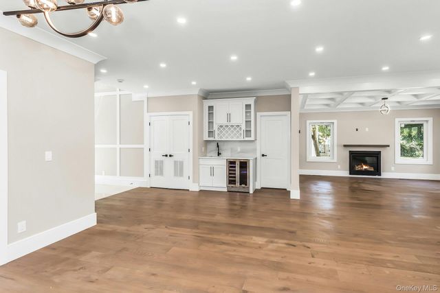 118 W Cherry Street, Hicksville, NY 11801