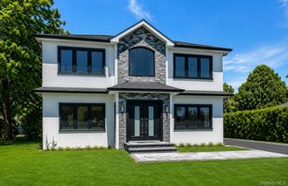 118 W Cherry Street, Hicksville, NY 11801