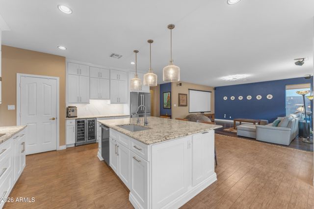 807 E MOUNTAIN VISTA Drive, Phoenix, AZ 85048