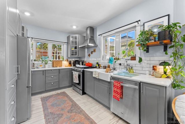125 127 W Brookes, San Diego, CA 92103