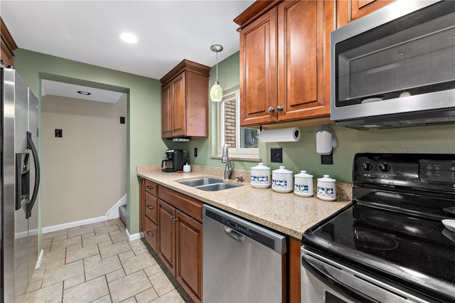 133 Cambridge Rd, Bethel Park, PA 15102